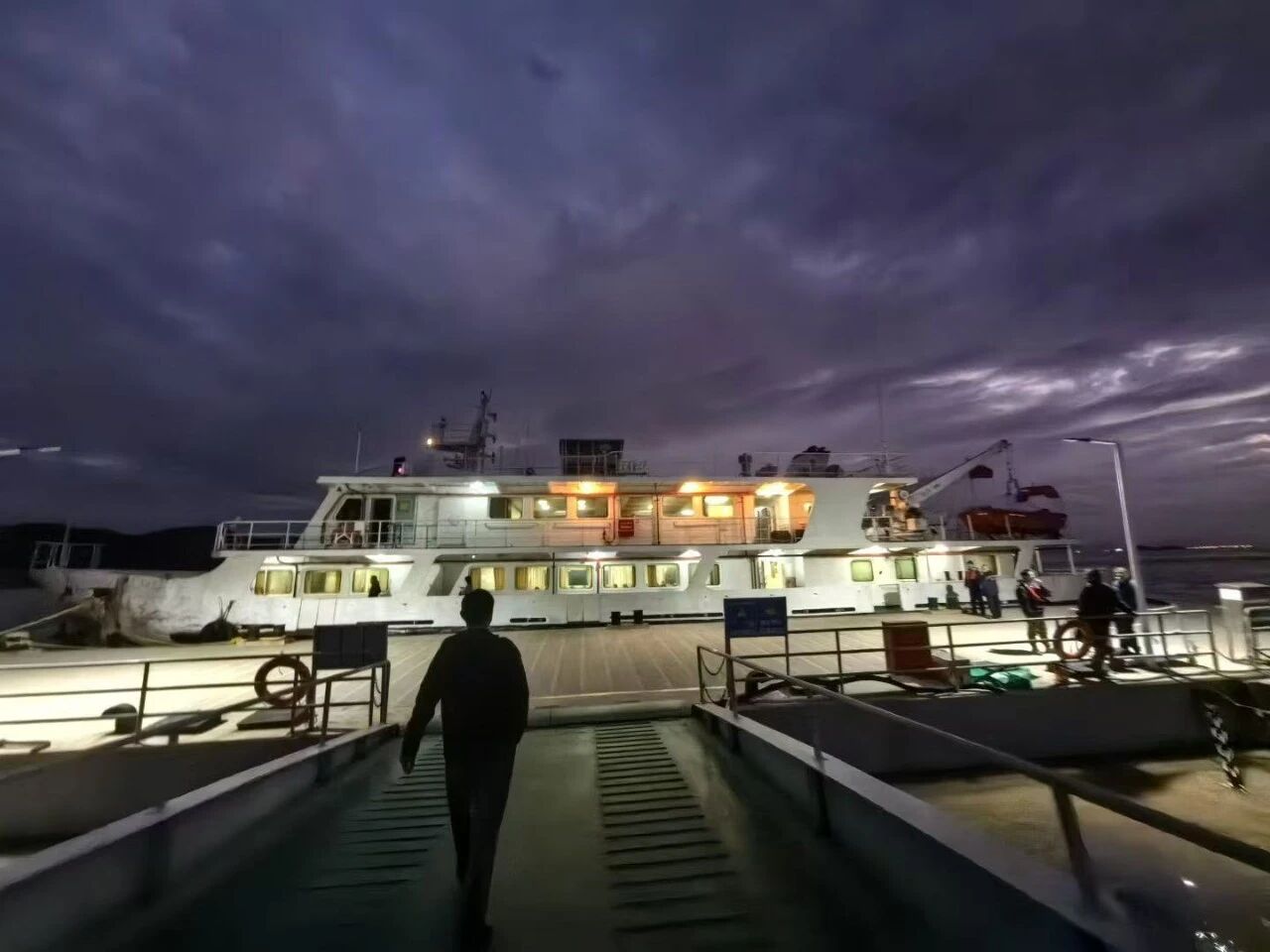 上海耀威源创实地勘测长宏国际船舶修造集团，推进储能项目精准落地